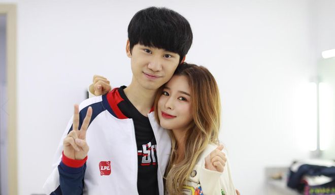 中国VS沙特，首发出炉：武磊，费南多、拜合拉木领衔出战.